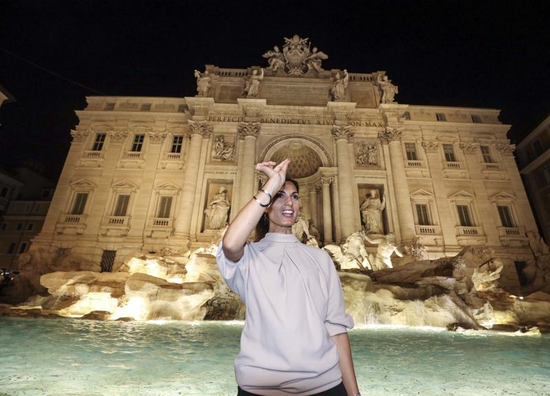 Fontana di Trevi consuma meno di un monolocale, la nuova luce è “very green” Fontana di Trevi consuma meno di un monolocale, la nuova luce è “very green”