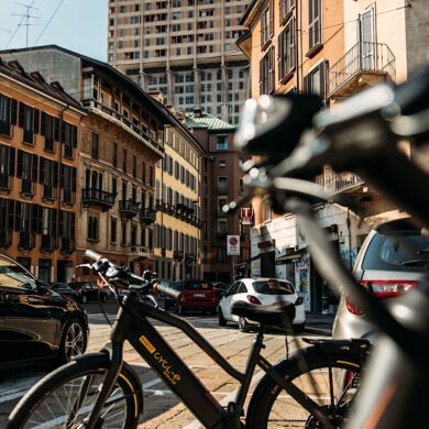 Pirelli inaugura un nuovo tour della città con le e-bike CYCL-e around
