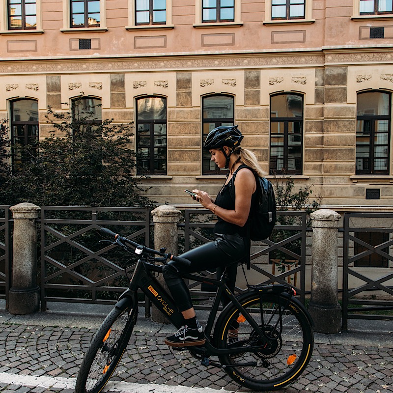 Pirelli inaugura un nuovo tour della città con le e-bike CYCL-e around