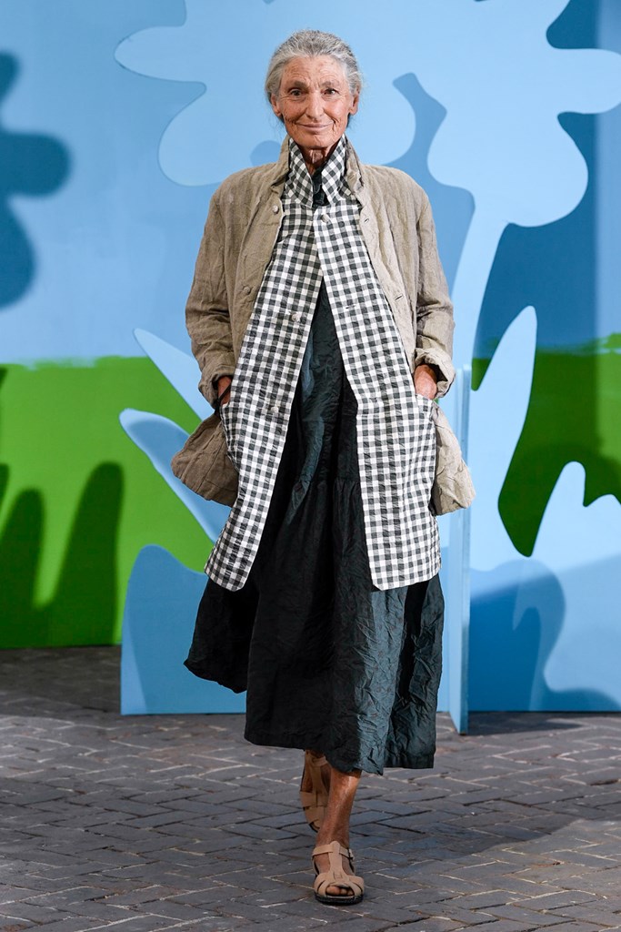 Max Mara, Fendi e Moschino al top. MFW, oggi Blumarine, Iceberg e Franchi