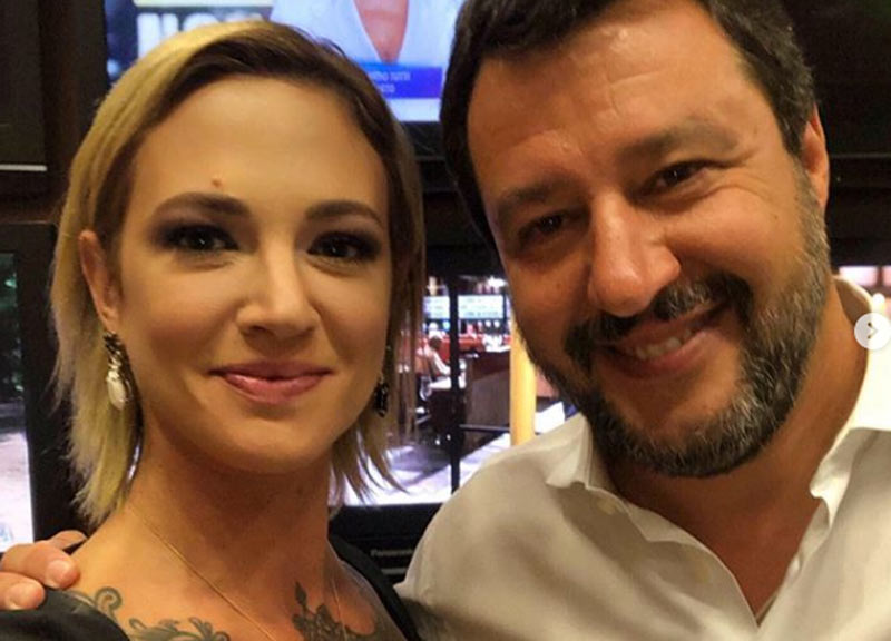 Asia Argento-Salvini, selfie della pace dopo la lite dalla D’Urso Asia Argento-Salvini, selfie della pace dopo la lite dalla D’Urso