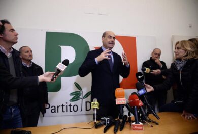 Direzione Pd, Zingaretti: “Ora siamo uniti”. Gualtieri e Rosy Bindi in platea