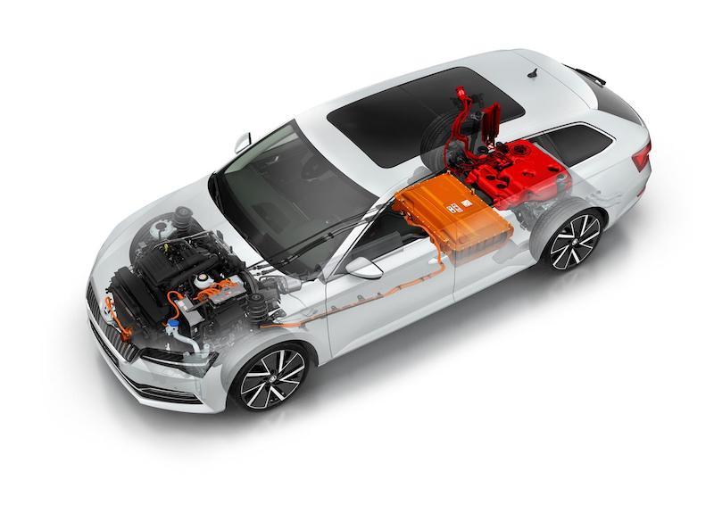 SKODA SUPERB iV, inaugura il programma di mobilità elettrificata in Italia SKODA SUPERB iV, inaugura il programma di mobilità elettrificata in Italia