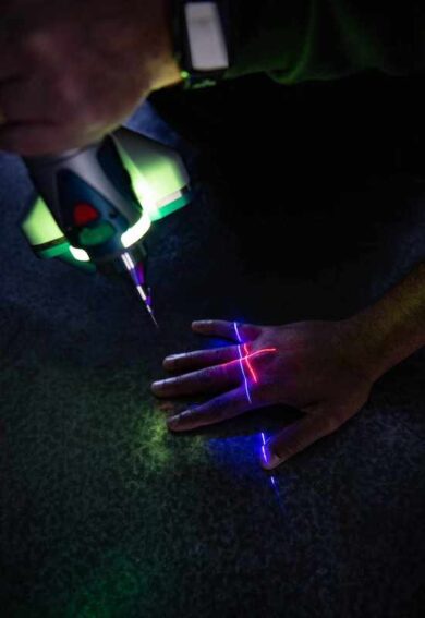 Jaguar land Rover, mani protette con i guanti stampati in 3D