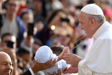 Papa: “Sono molto assediato, è importante pregare per me”