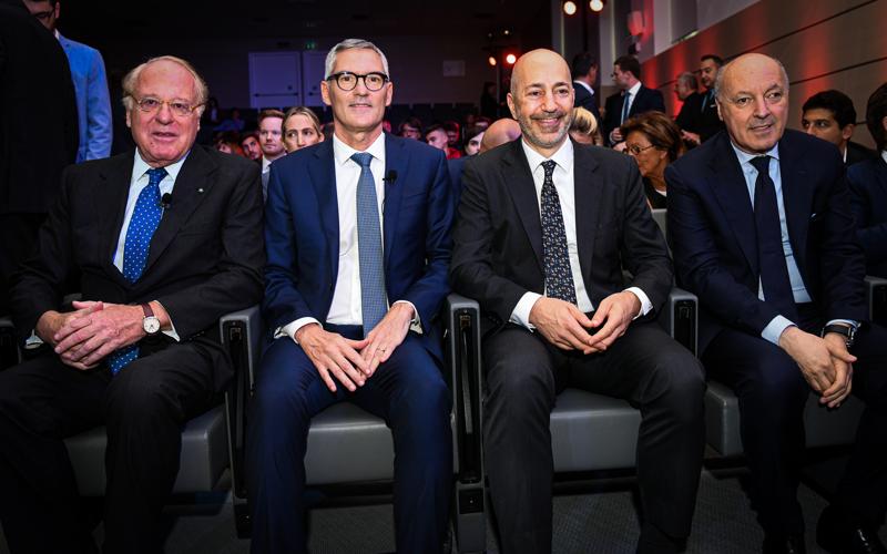 San Siro non va bene per Inter e Milan. Ecco i progetti per il nuovo stadio San Siro non va bene per Inter e Milan. Ecco i progetti per il nuovo stadio