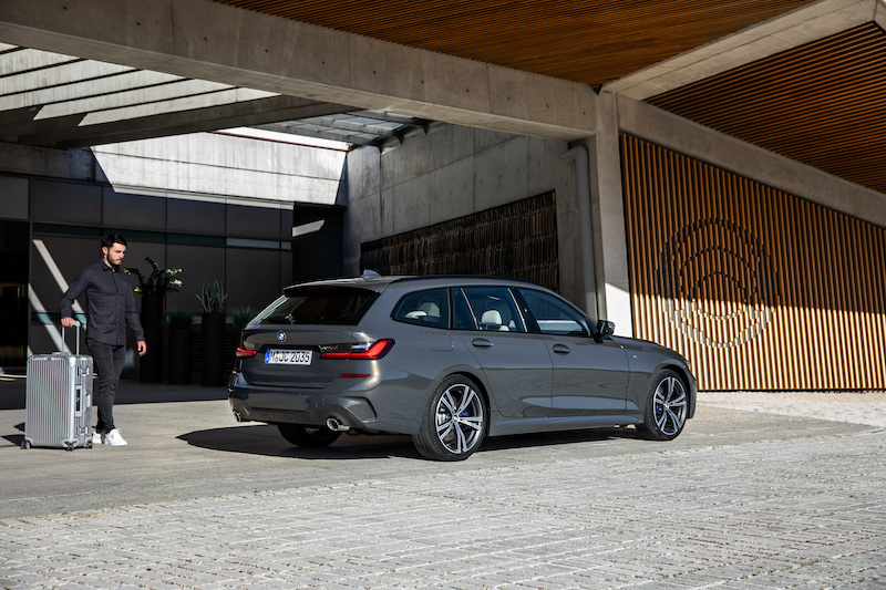 Nuova BMW Serie 3 Touring: 33 anni e non sentirli