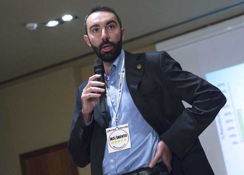 Bomba M5S alla Regione Lazio. “Mai col Pd”, Barillari sfida Roberta Lombardi