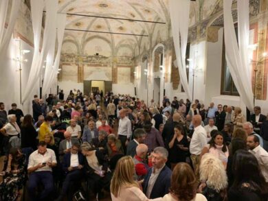 I renziani alla prova di forza: Umanitaria stracolma della Milano bene