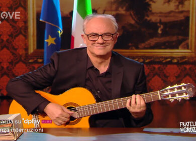 Fratelli di Crozza: Gualtieri armato di chitarra :tempo novembre tasso nonna.