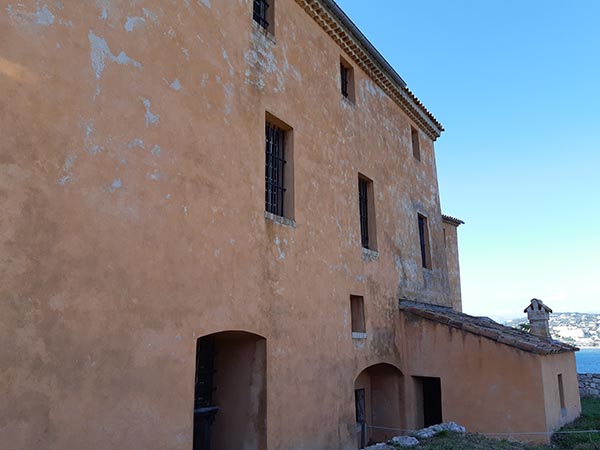 Tre volti per l’uomo con la maschera di ferro