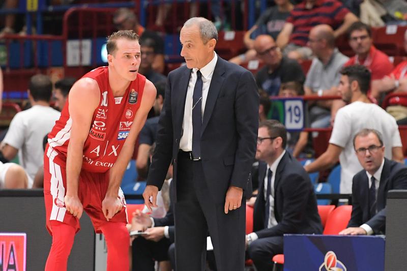 Olimpia Milano ko con Brescia al Forum, ma annuncia il super colpo: Luis Scola Olimpia Milano ko con Brescia al Forum, ma annuncia il super colpo: Luis Scola