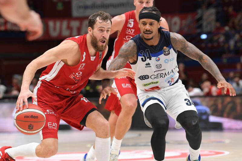 Olimpia Milano ko con Brescia al Forum, ma annuncia il super colpo: Luis Scola Olimpia Milano ko con Brescia al Forum, ma annuncia il super colpo: Luis Scola