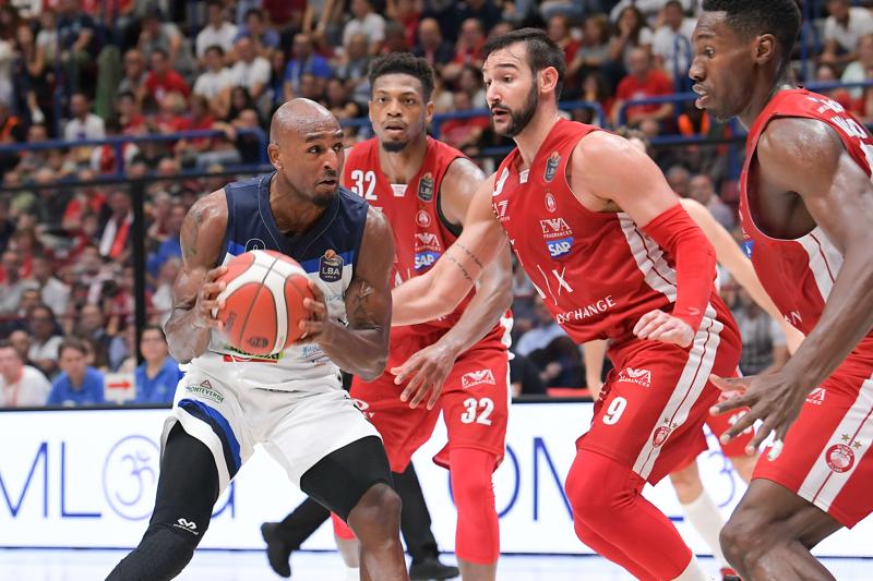 Olimpia Milano ko con Brescia al Forum, ma annuncia il super colpo: Luis Scola Olimpia Milano ko con Brescia al Forum, ma annuncia il super colpo: Luis Scola