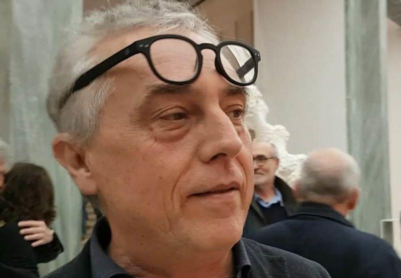 Crozza ‘bastona’ Stefano Boeri. Boeri lo invita a piantare gli alberi Crozza ‘bastona’ Stefano Boeri. Boeri lo invita a piantare gli alberi