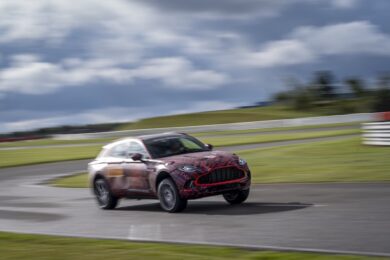 Il primo SUV Aston Martin è pronto al debutto