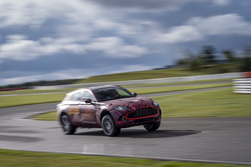Il primo SUV Aston Martin è pronto al debutto Il primo SUV Aston Martin è pronto al debutto