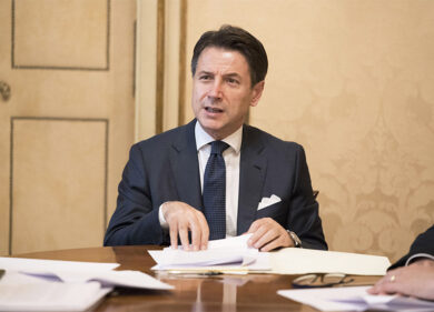 Manovra, il vertice notturno non basta: Pd e 5S ancora distanti