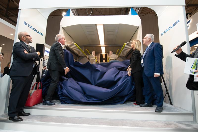 Lombardia, nuovi treni diesel-elettrici: FNM e Stadler presentano il mock-up