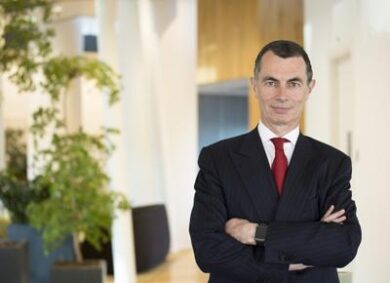 UniCredit: piano sub-holding, ipotesi sospensione.Uscita da Ankara in stand by