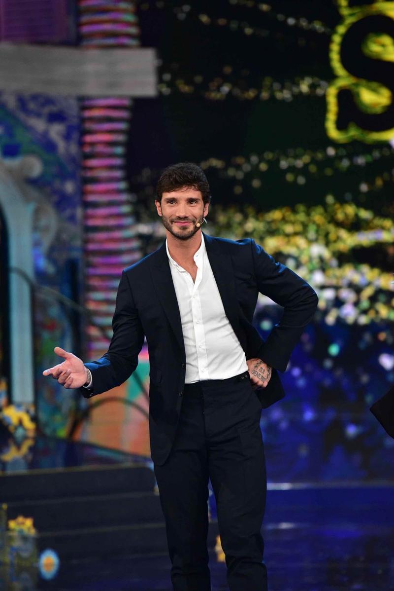 Ascolti tv, Stefano De Martino showman con Stasera tutto è possibile Ascolti tv, Stefano De Martino showman con Stasera tutto è possibile