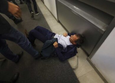 Stefano Fassina “picchiato”, il sindacato Fsp: “Falsità, le immagini parlano”