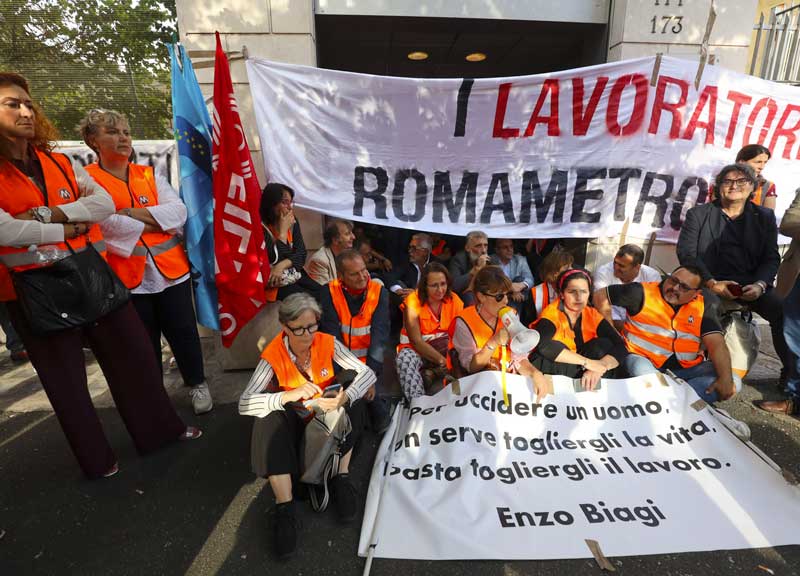 Roma maionese impazzita. Ama ko, Metropolitane chiuse e botte ai politici