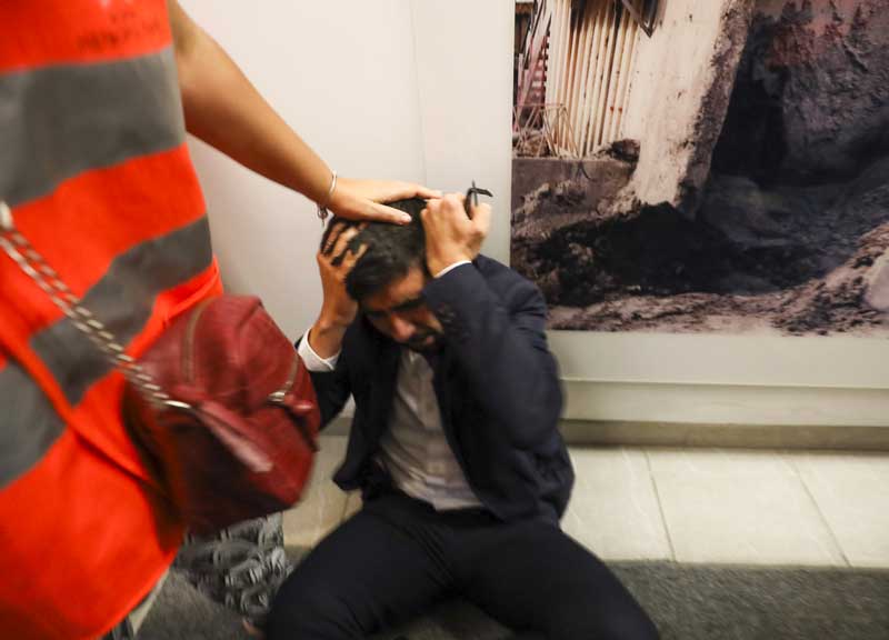 Roma maionese impazzita. Ama ko, Metropolitane chiuse e botte ai politici