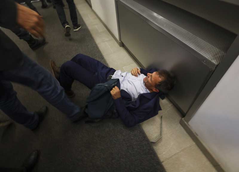 Roma maionese impazzita. Ama ko, Metropolitane chiuse e botte ai politici