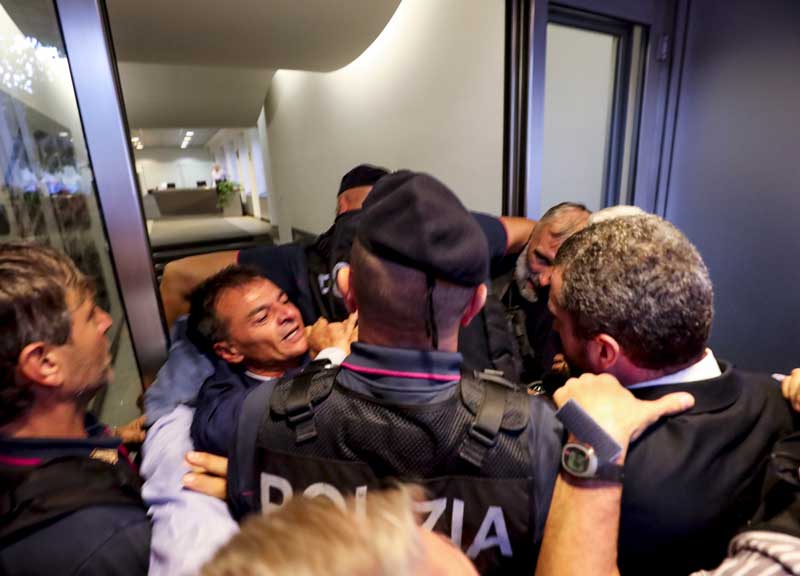 Roma maionese impazzita. Ama ko, Metropolitane chiuse e botte ai politici