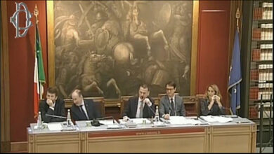 Sgarbi irrompe nella audizione di Franceschini: “Capra, sei incompetente, taci