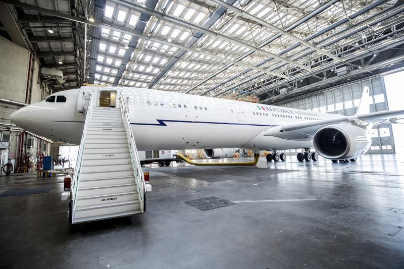 Air Force Renzi fu preso in leasing per 168mln in 8 anni. Comprarne uno? 7mln Air Force Renzi fu preso in leasing per 168mln in 8 anni. Comprarne uno? 7mln