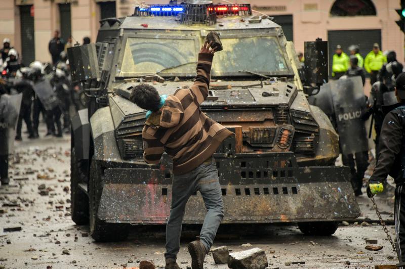 Ecuador: stop a sussidio benzina, violente proteste e stato emergenza Ecuador: stop a sussidio benzina, violente proteste e stato emergenza