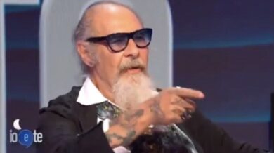 Dago si confessa da Diaco: “Quella volta che rubai la pelliccia di mia madre”