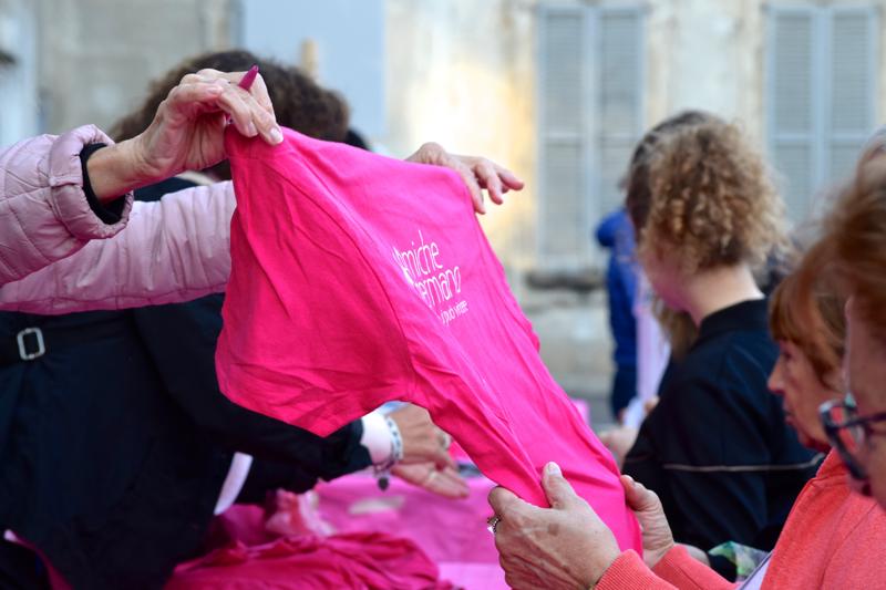 Amiche x Mano, la community in rosa che sfida il tumore al seno Amiche x Mano, la community in rosa che sfida il tumore al seno