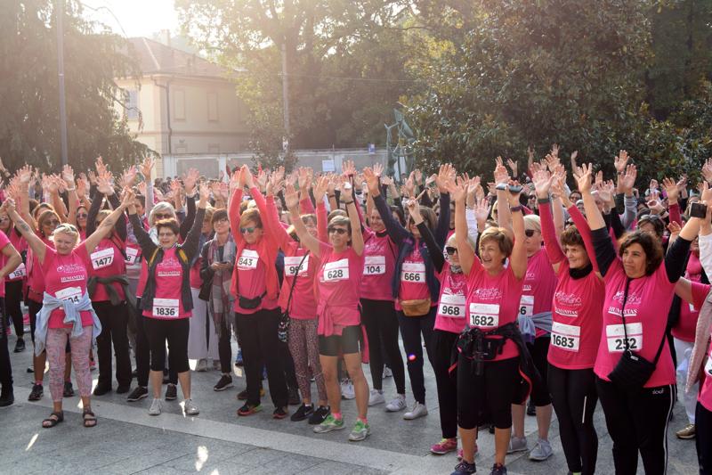 Amiche x Mano, la community in rosa che sfida il tumore al seno Amiche x Mano, la community in rosa che sfida il tumore al seno