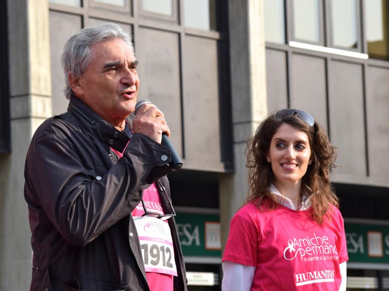 Amiche x Mano, la community in rosa che sfida il tumore al seno Amiche x Mano, la community in rosa che sfida il tumore al seno