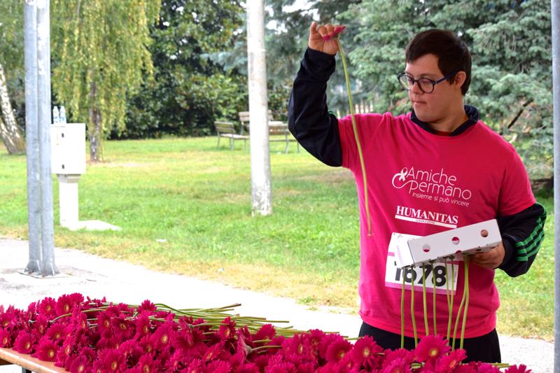 Amiche x Mano, la community in rosa che sfida il tumore al seno Amiche x Mano, la community in rosa che sfida il tumore al seno