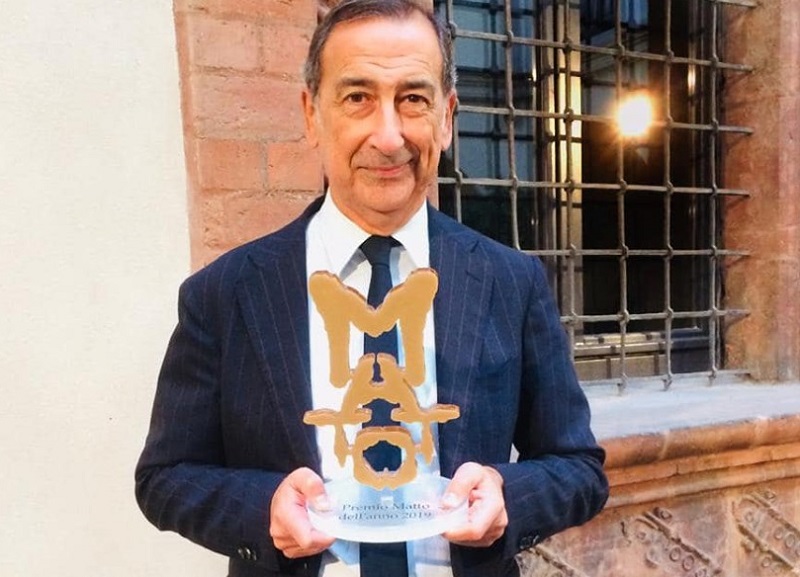 Milano, il sindaco Sala riceve il premio “Matto dell’anno 2019” Milano, il sindaco Sala riceve il premio “Matto dell’anno 2019”