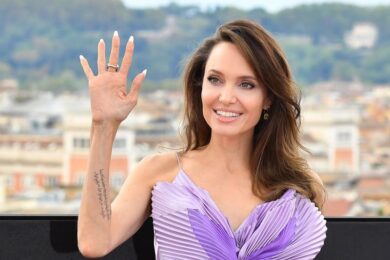 Angelina Jolie alla prima di Maleficent: “Non avere paura del diverso”