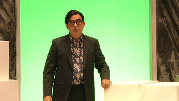 Elio da applausi al Teatro Carcano ne Il Grigio di Gaber e Luporini. Elio da applausi al Teatro Carcano ne Il Grigio di Gaber e Luporini.