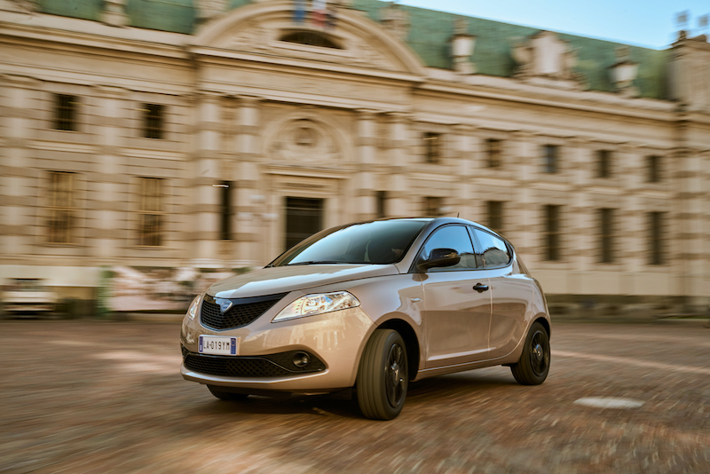 Lancia Ypsilon Monogram, look nero e oro per un auto classica e fashion