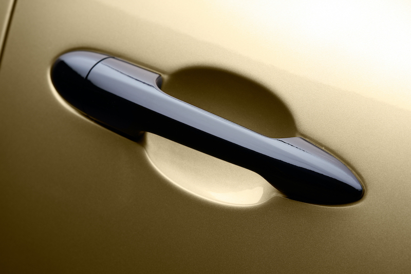 Lancia Ypsilon Monogram, look nero e oro per un auto classica e fashion