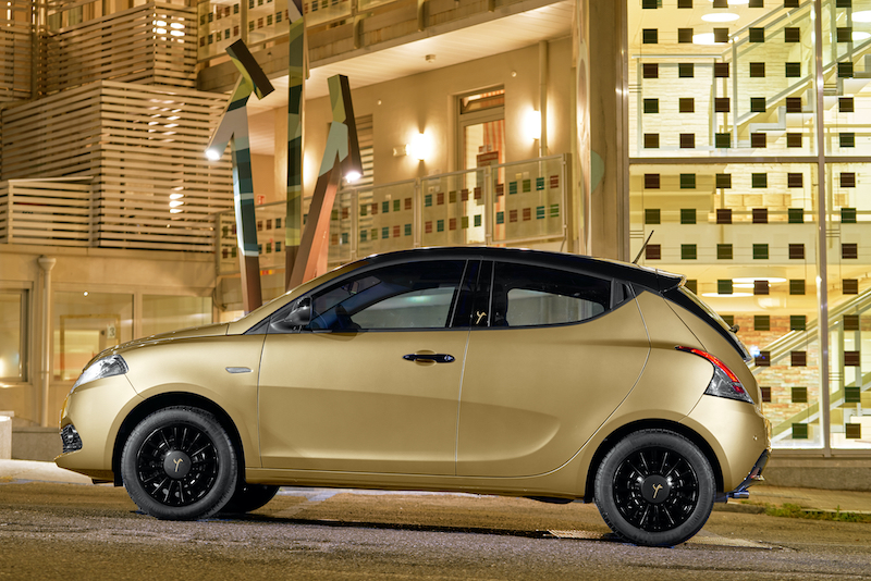 Lancia Ypsilon Monogram, look nero e oro per un auto classica e fashion