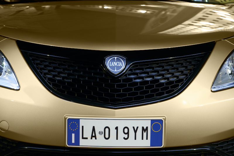 Lancia Ypsilon Monogram, look nero e oro per un auto classica e fashion