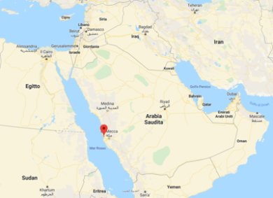 Petroliera iraniana in fiamme a largo di Gedda. Compagnia sospetta un missile