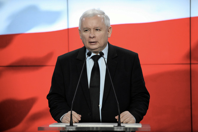 Elezioni Polonia, l’Ue tifa per l’opposizione. Ma Kaczynski è super favorito Elezioni Polonia, l’Ue tifa per l’opposizione. Ma Kaczynski è super favorito