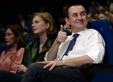 Renzi, Italia Viva resta al buio: parte la crociata per cacciare la Raggi