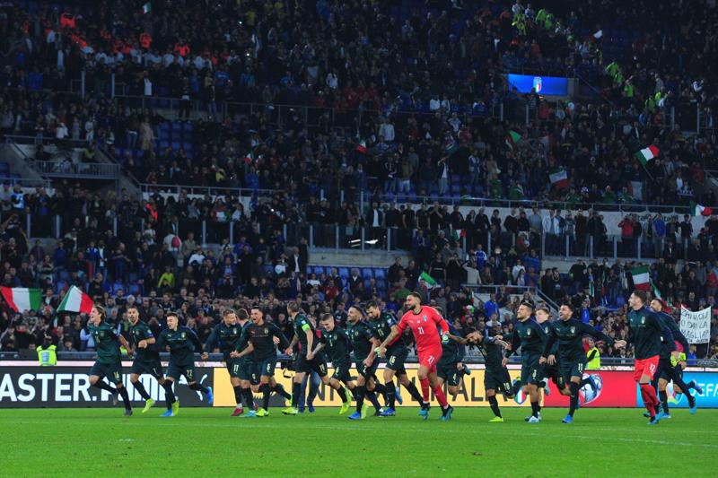 Italia record: 2-0 alla Grecia, Euro 2020 con 3 turni d’anticipo. Mancini: “Ora altre notti magiche”