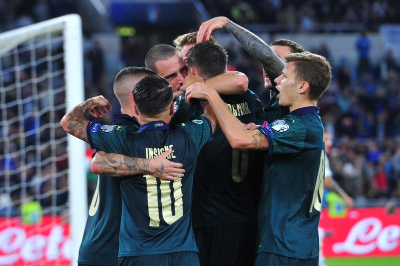 Italia record: 2-0 alla Grecia, Euro 2020 con 3 turni d’anticipo. Mancini: “Ora altre notti magiche”